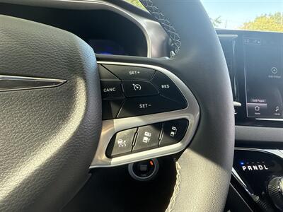 2025 Chrysler Pacifica Select   - Photo 27 - Dallas, TX 75252