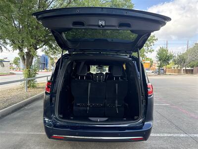 2025 Chrysler Pacifica Select   - Photo 15 - Dallas, TX 75252