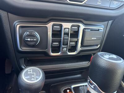 2025 Jeep Wrangler Sahara - Photo 29 - Dallas, TX 75252