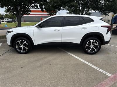 2025 Chevrolet Trax RS   - Photo 5 - Dallas, TX 75252