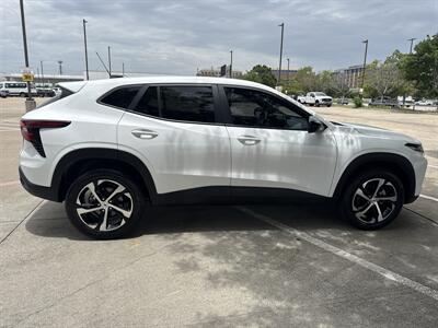 2025 Chevrolet Trax RS   - Photo 9 - Dallas, TX 75252