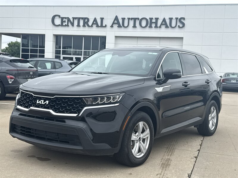 2023 Kia Sorento LX   - Photo 1 - Dallas, TX 75252