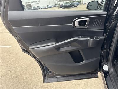 2023 Kia Sorento LX - Photo 12 - Dallas, TX 75252