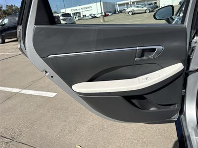 2025 Hyundai SONATA SEL   - Photo 12 - Dallas, TX 75252