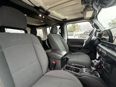 2024 Jeep Wrangler Sahara 4xe   - Photo 34 - Dallas, TX 75252