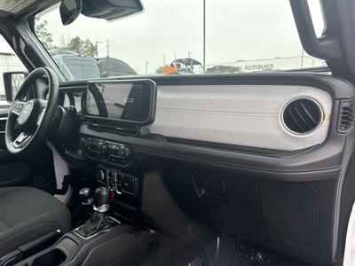 2024 Jeep Wrangler Sahara 4xe   - Photo 21 - Dallas, TX 75252