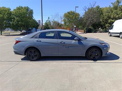 2022 Hyundai ELANTRA SEL   - Photo 8 - Dallas, TX 75252