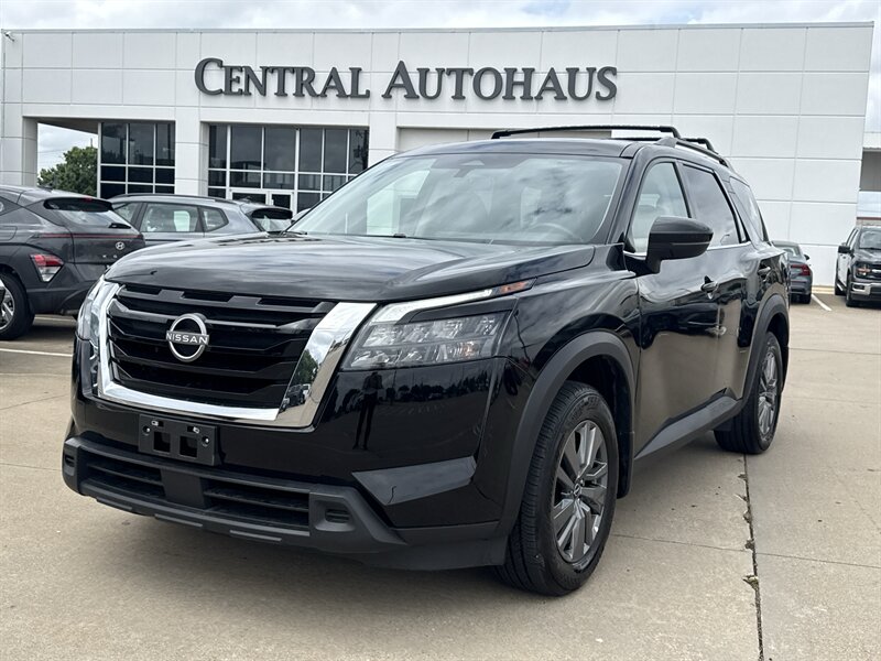 2024 Nissan Pathfinder SV 2WD's photo