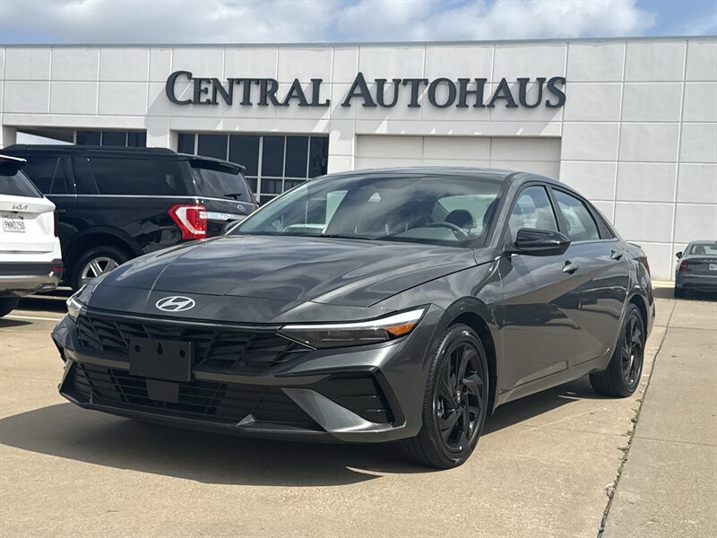 2026 Hyundai Elantra 2.0 SEL Sport Premium's photo