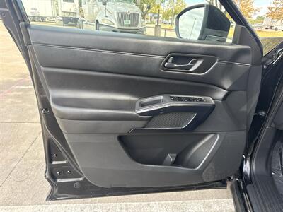2024 Nissan Pathfinder SV - Photo 11 - Dallas, TX 75252