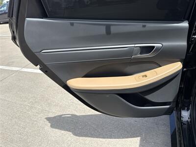 2025 Hyundai SONATA Hybrid Limited - Photo 12 - Dallas, TX 75252