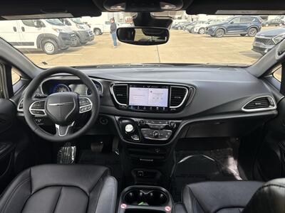 2026 Chrysler Pacifica Select   - Photo 22 - Dallas, TX 75252