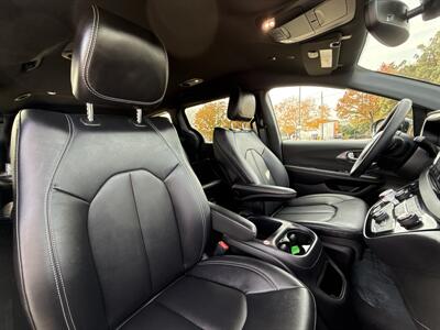 2026 Chrysler Pacifica Select   - Photo 36 - Dallas, TX 75252