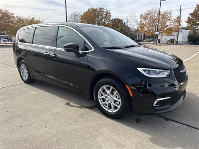 2026 Chrysler Pacifica Select   - Photo 8 - Dallas, TX 75252