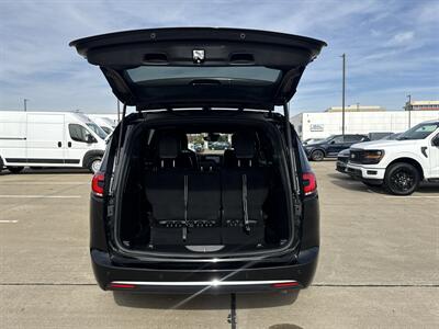 2026 Chrysler Pacifica Select   - Photo 15 - Dallas, TX 75252