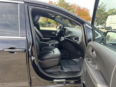 2026 Chrysler Pacifica Select   - Photo 20 - Dallas, TX 75252