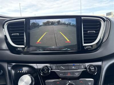 2026 Chrysler Pacifica Select   - Photo 29 - Dallas, TX 75252