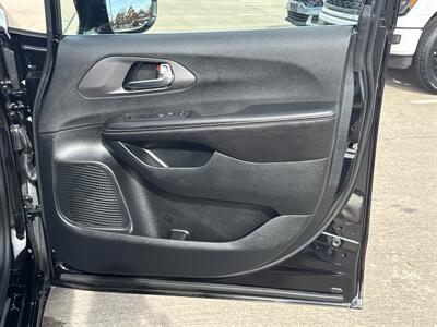 2026 Chrysler Pacifica Select   - Photo 10 - Dallas, TX 75252