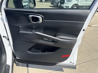 2022 Kia Sorento S   - Photo 14 - Dallas, TX 75252