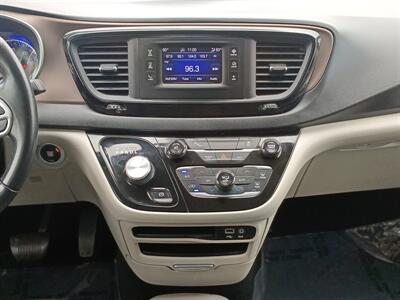 2017 Chrysler Pacifica Touring Plus   - Photo 26 - Dallas, TX 75252