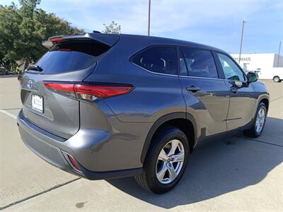 2023 Toyota Highlander LE   - Photo 7 - Dallas, TX 75252