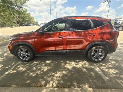 2024 Kia Seltos S   - Photo 4 - Dallas, TX 75252