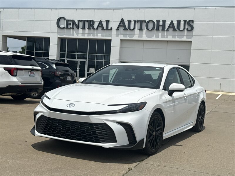 2025 Toyota Camry SE   - Photo 1 - Dallas, TX 75252