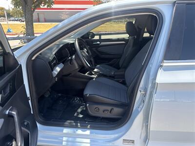 2025 Volkswagen Jetta SE   - Photo 17 - Dallas, TX 75252