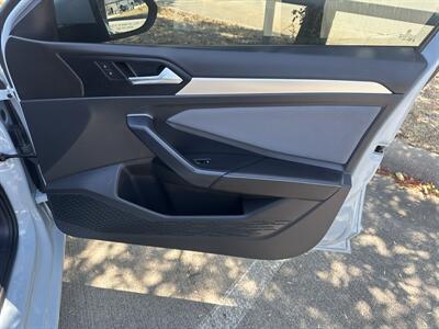 2025 Volkswagen Jetta SE   - Photo 14 - Dallas, TX 75252
