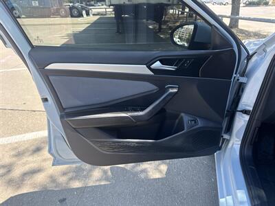 2025 Volkswagen Jetta SE   - Photo 10 - Dallas, TX 75252