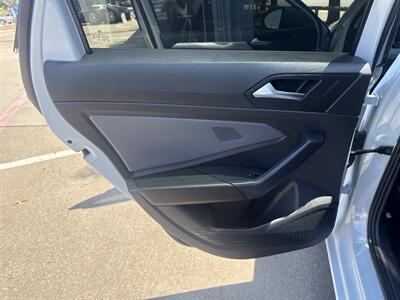 2025 Volkswagen Jetta SE   - Photo 12 - Dallas, TX 75252