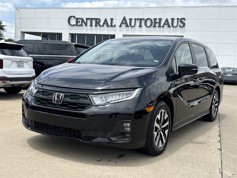 2025 Honda Odyssey EX-L's photo