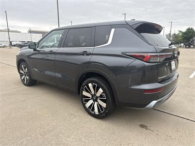 2025 Mitsubishi Outlander SE   - Photo 5 - Dallas, TX 75252