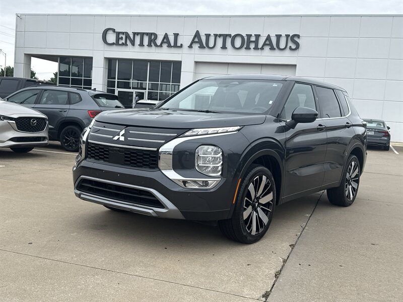 2025 Mitsubishi Outlander SE   - Photo 1 - Dallas, TX 75252