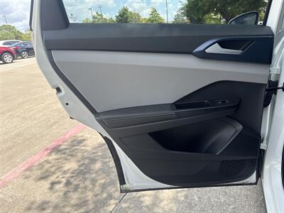 2024 Volkswagen Taos SE   - Photo 11 - Dallas, TX 75252