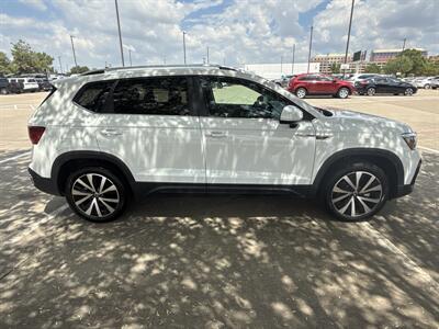 2024 Volkswagen Taos SE   - Photo 8 - Dallas, TX 75252