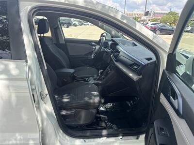 2024 Volkswagen Taos SE   - Photo 18 - Dallas, TX 75252