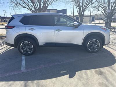 2025 Nissan Rogue SV   - Photo 8 - Dallas, TX 75252