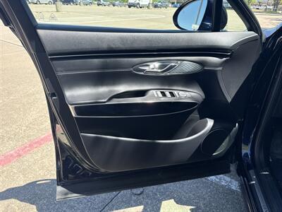 2025 Genesis GV70 2.5T Standard   - Photo 11 - Dallas, TX 75252