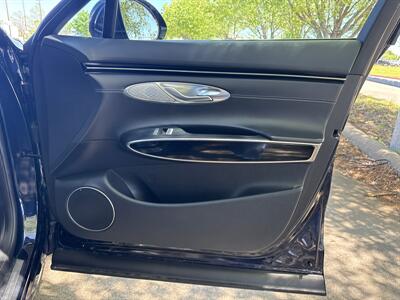 2025 Genesis GV70 2.5T Standard   - Photo 15 - Dallas, TX 75252