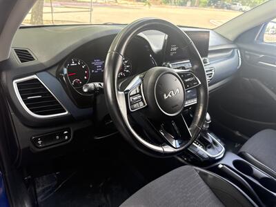 2023 Kia Seltos S   - Photo 18 - Dallas, TX 75252