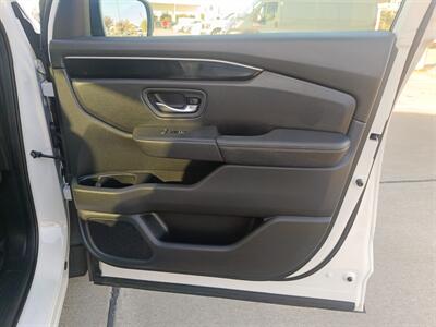 2023 Honda Pilot EX-L w/Rear Captain's Chairs   - Photo 19 - Dallas, TX 75252