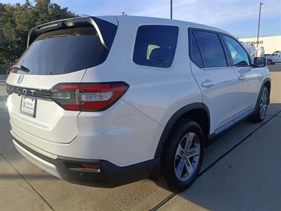 2023 Honda Pilot EX-L w/Rear Captain's Chairs   - Photo 7 - Dallas, TX 75252