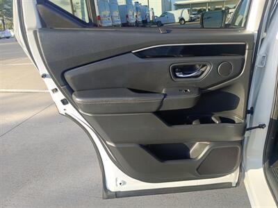 2023 Honda Pilot EX-L w/Rear Captain's Chairs   - Photo 15 - Dallas, TX 75252