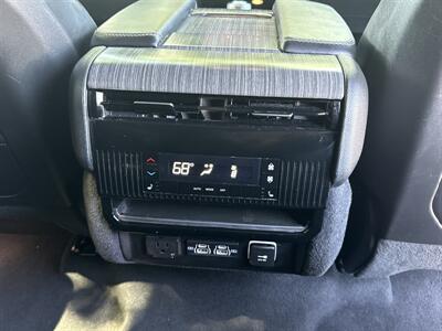 2024 Jeep Wagoneer L Series II   - Photo 24 - Dallas, TX 75252