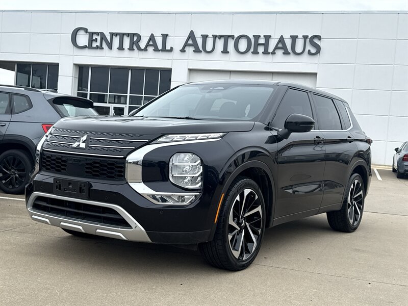 2024 Mitsubishi Outlander SE 2WD's photo
