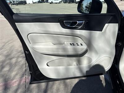 2023 Volvo XC60 B5 Plus Bright Theme   - Photo 10 - Dallas, TX 75252