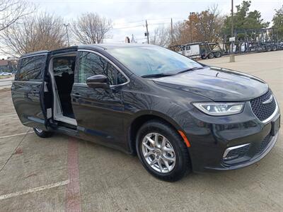 2023 Chrysler Pacifica Touring L   - Photo 21 - Dallas, TX 75252