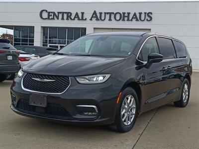 2023 Chrysler Pacifica Touring L   - Photo 1 - Dallas, TX 75252