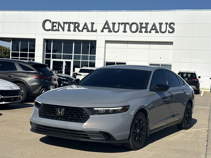 2025 Honda Accord SE's photo